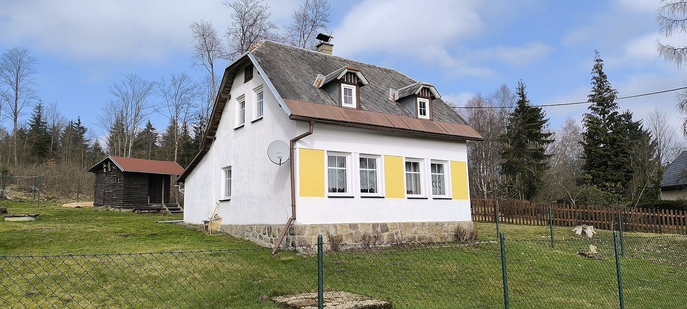 
Rodinný dům – rekreační chalupa v Krušných horách, Jindřichovice,
Hradecká.

