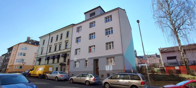
Prostorný byt 2+1 v rozšířeném centru Chebu, Hálkova ul.
